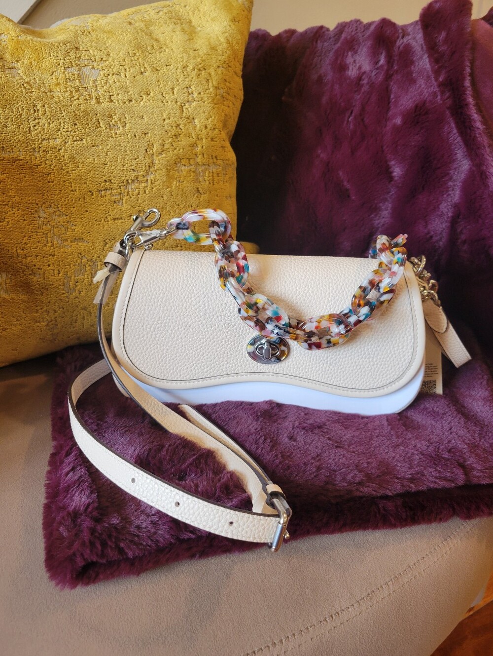 Coachtopia Wavy Dinky Chic Cream Shoulder Bag with Multicolor Chain Strap. - Picture 11 of 12